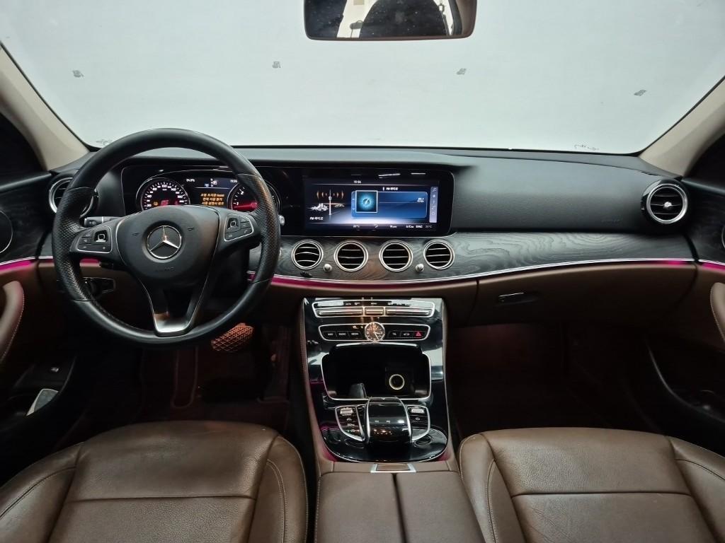 Mercedes Benz E class - Vista 6
