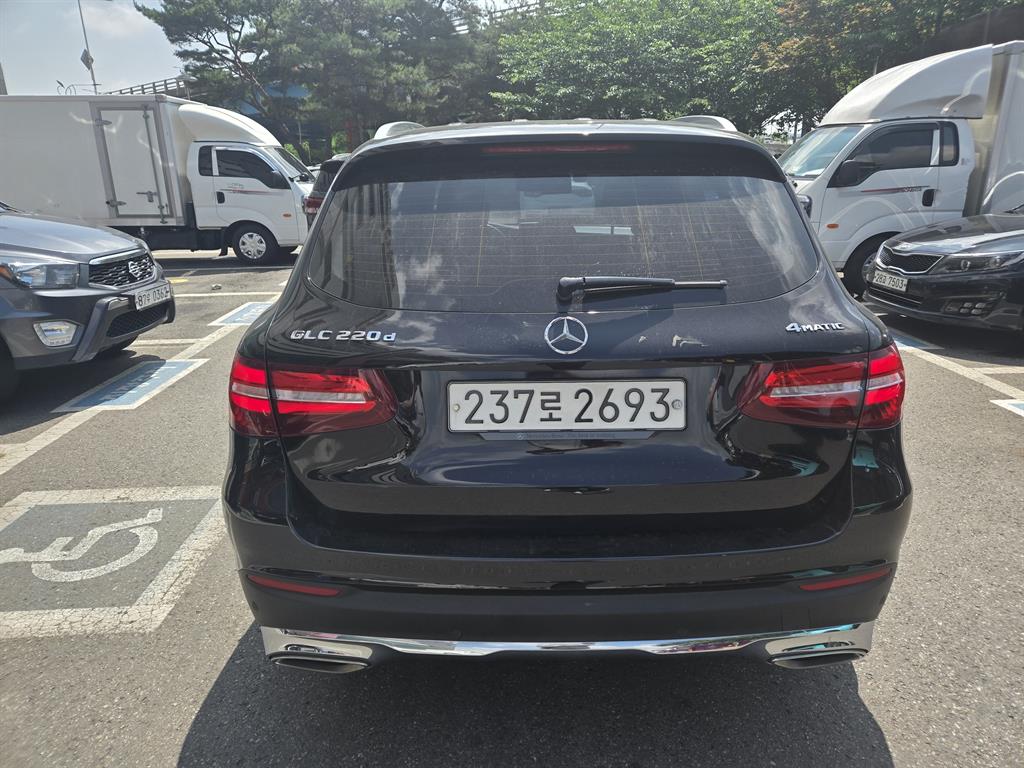 Mercedes Benz GLC Class - Vista 5