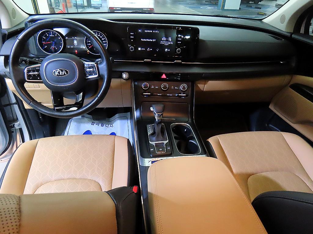KIA Carnival - Vista 11