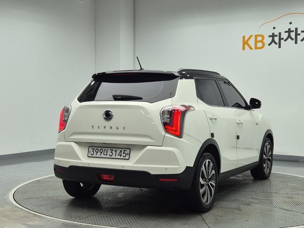Ssangyong Tivoli - Vista 3