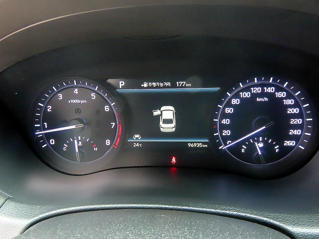 Genesis G80 - Vista 9