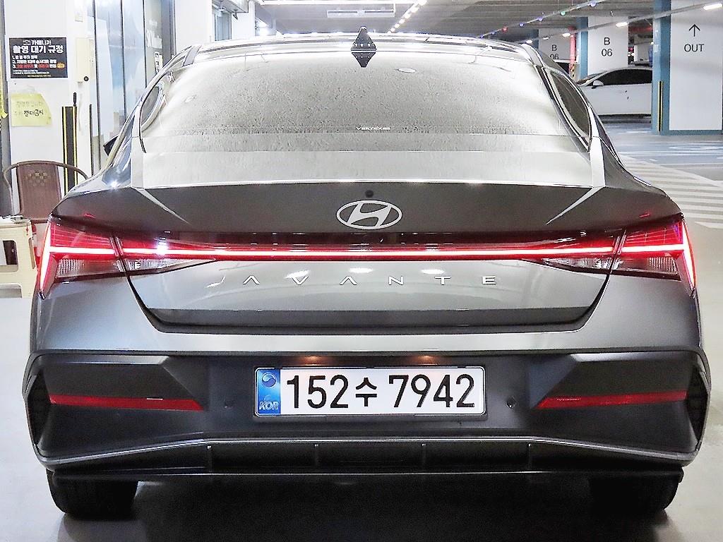HYUNDAI Avante - Vista 5