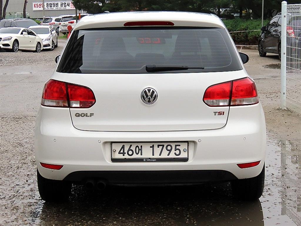 Volkswagen Golf - Vista 4
