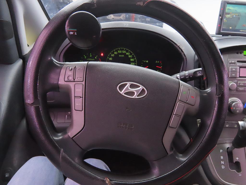 HYUNDAI Starex - Vista 9