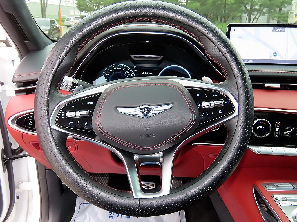 Genesis GV70 - Vista 8