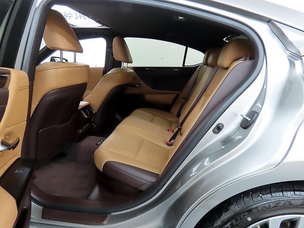 Lexus ES - Vista 6