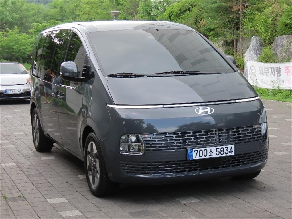 HYUNDAI Staria - Vista 3