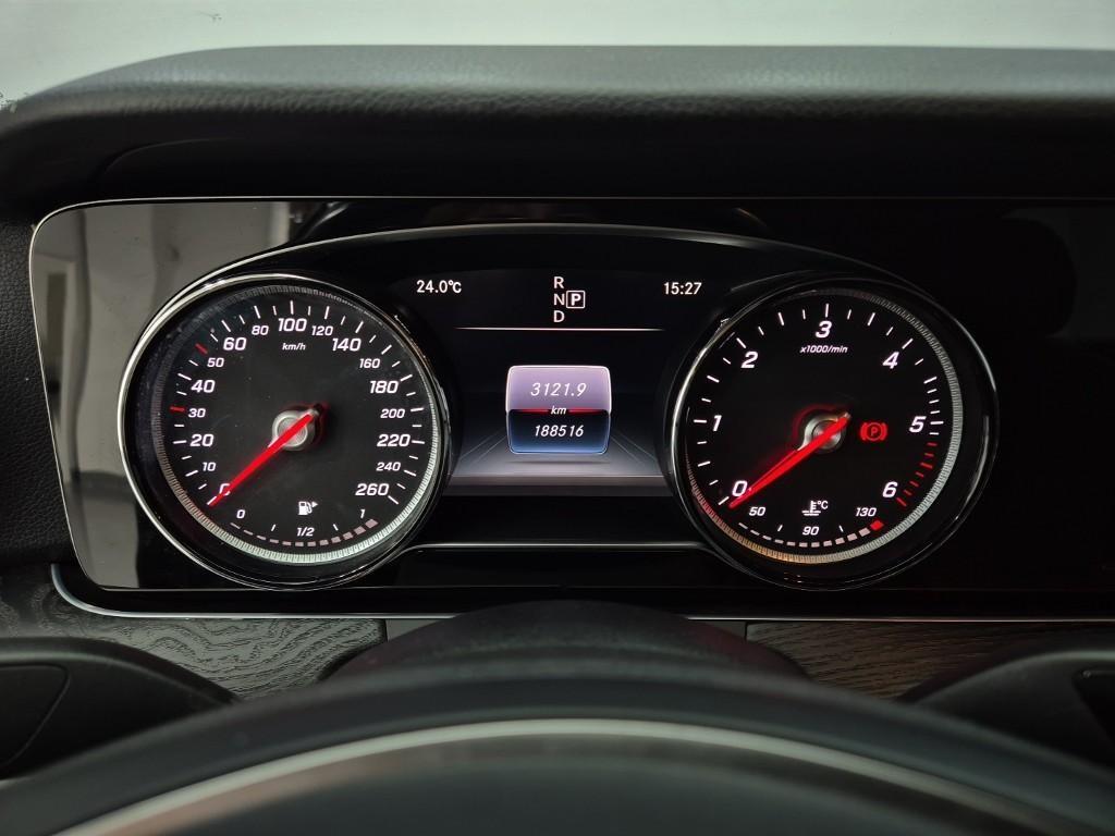 Mercedes Benz E class - Vista 5