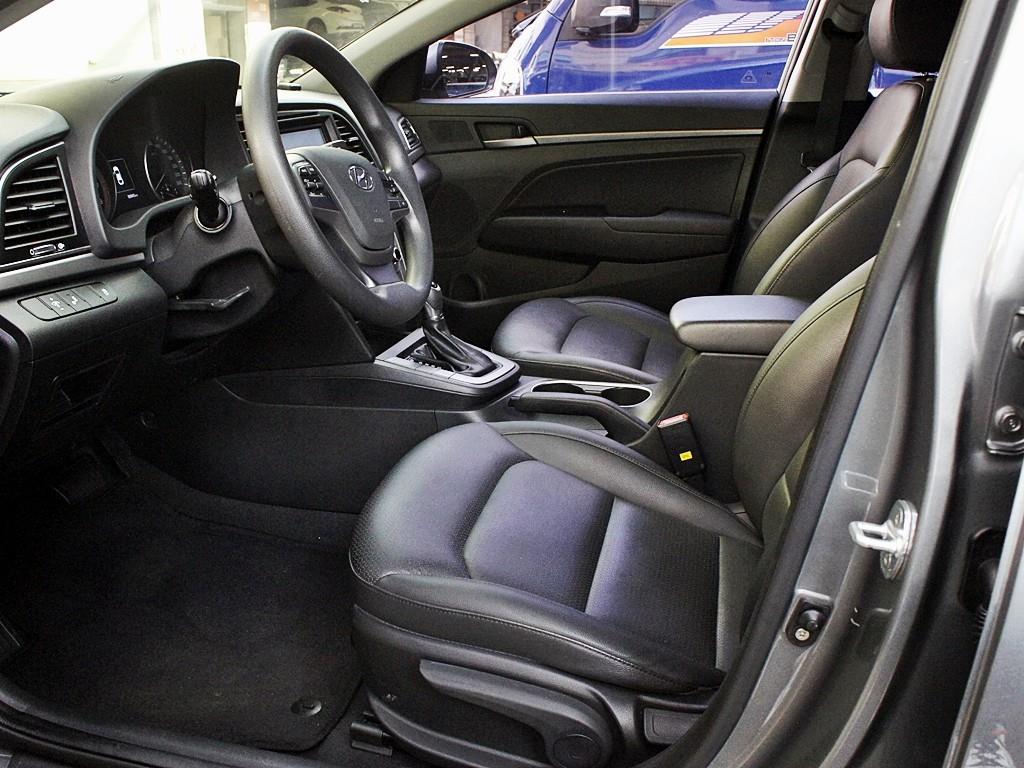 HYUNDAI Avante - Vista 9