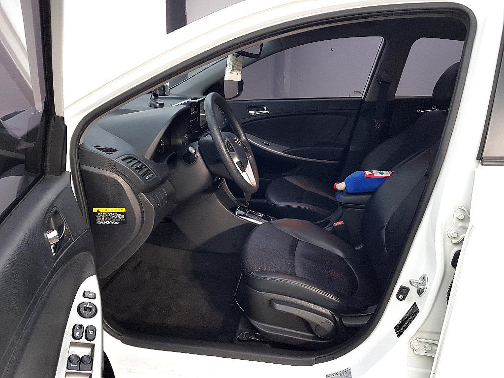 HYUNDAI Accent - Vista 8