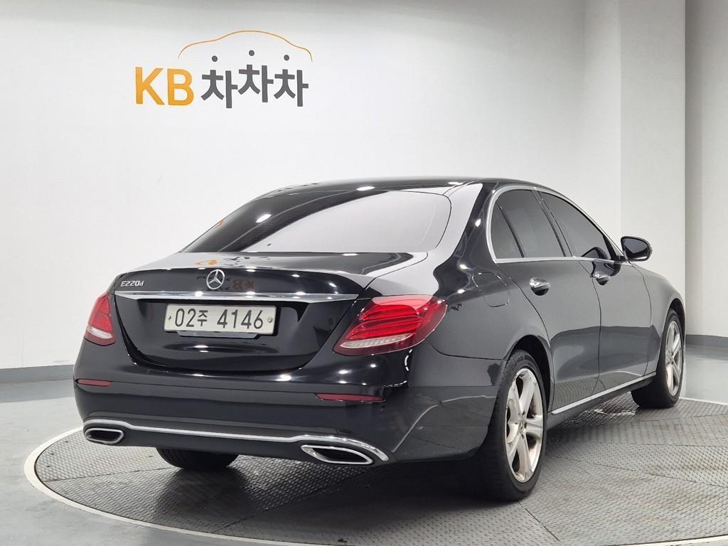 Mercedes Benz E class - Vista 3