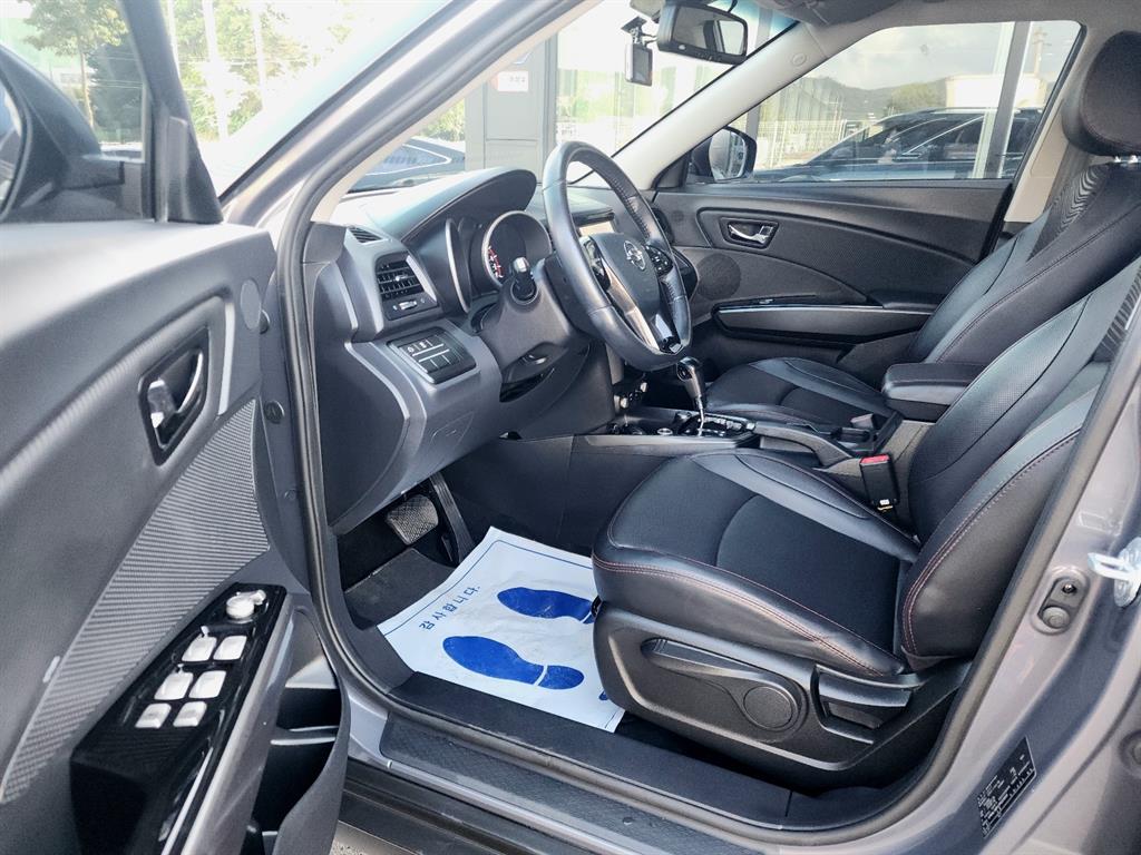 Ssangyong Tivoli - Vista 5