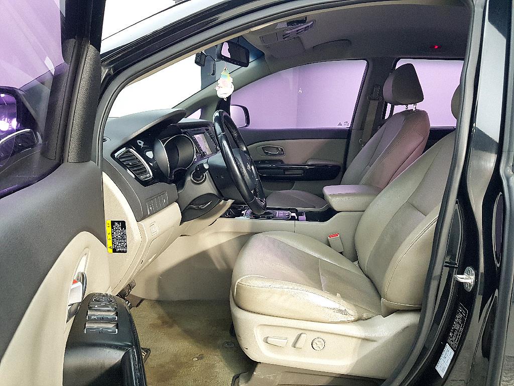 KIA Carnival - Vista 8