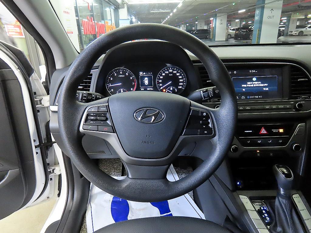 HYUNDAI Avante - Vista 8