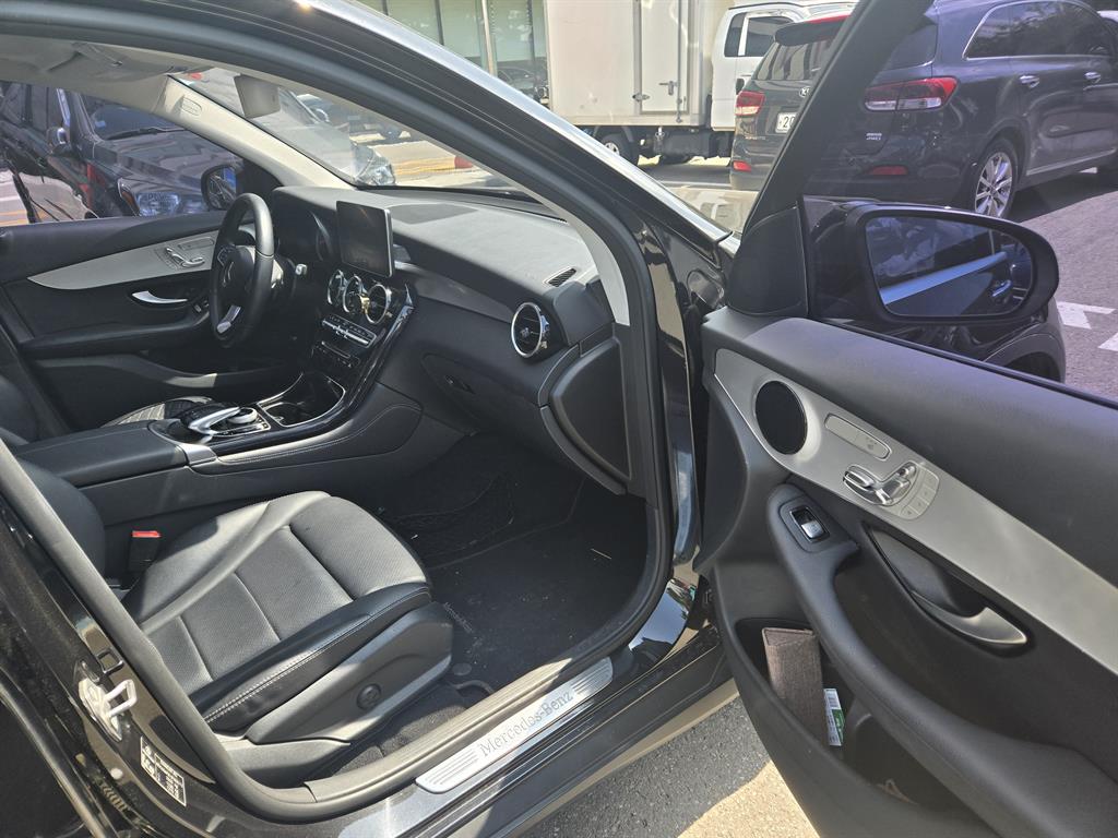 Mercedes Benz GLC Class - Vista 11