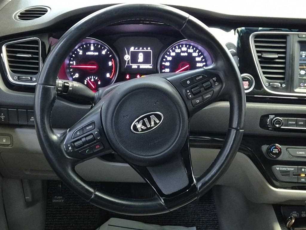 KIA Carnival - Vista 9