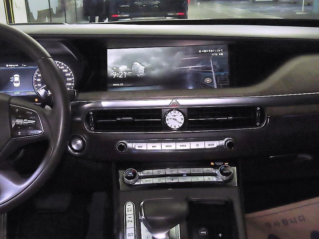 Genesis G90 - Vista 11
