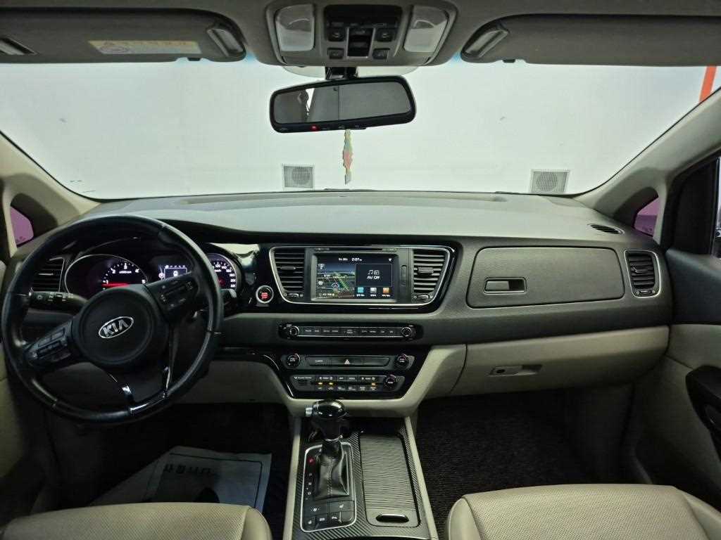 KIA Carnival - Vista 7