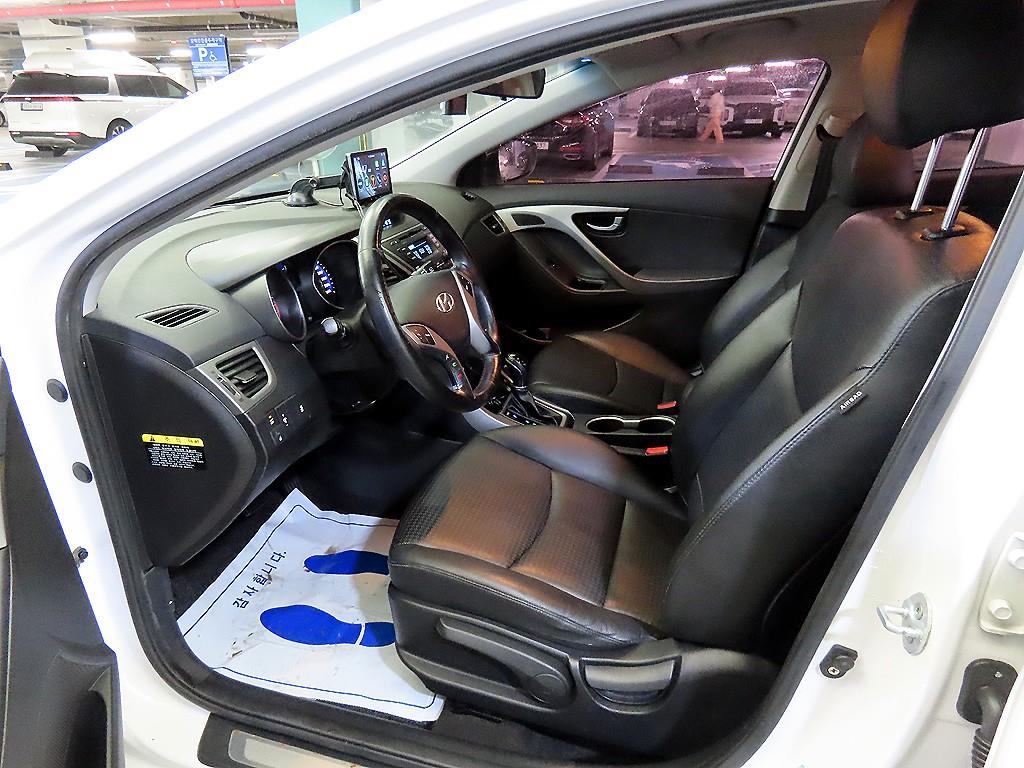 HYUNDAI Avante - Vista 6