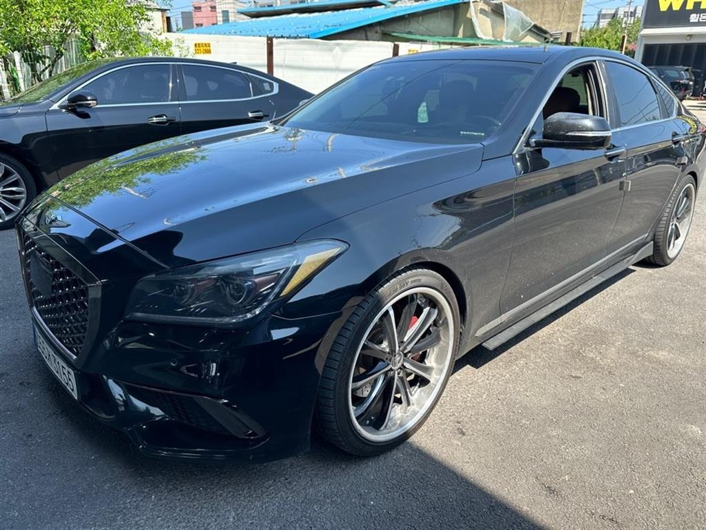 HYUNDAI Genesis - Vista 2