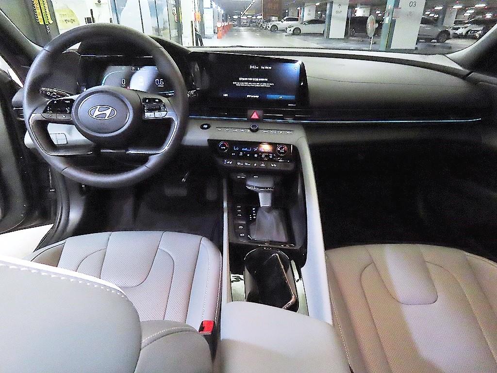HYUNDAI Avante - Vista 10
