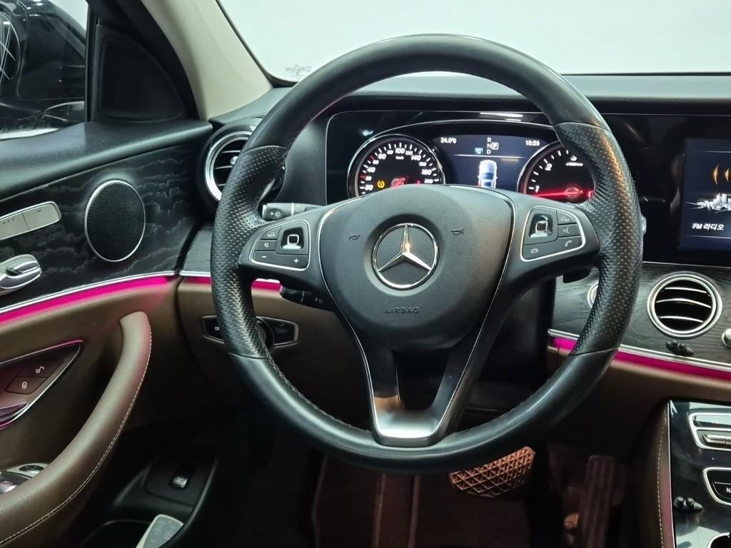 Mercedes Benz E class - Vista 8
