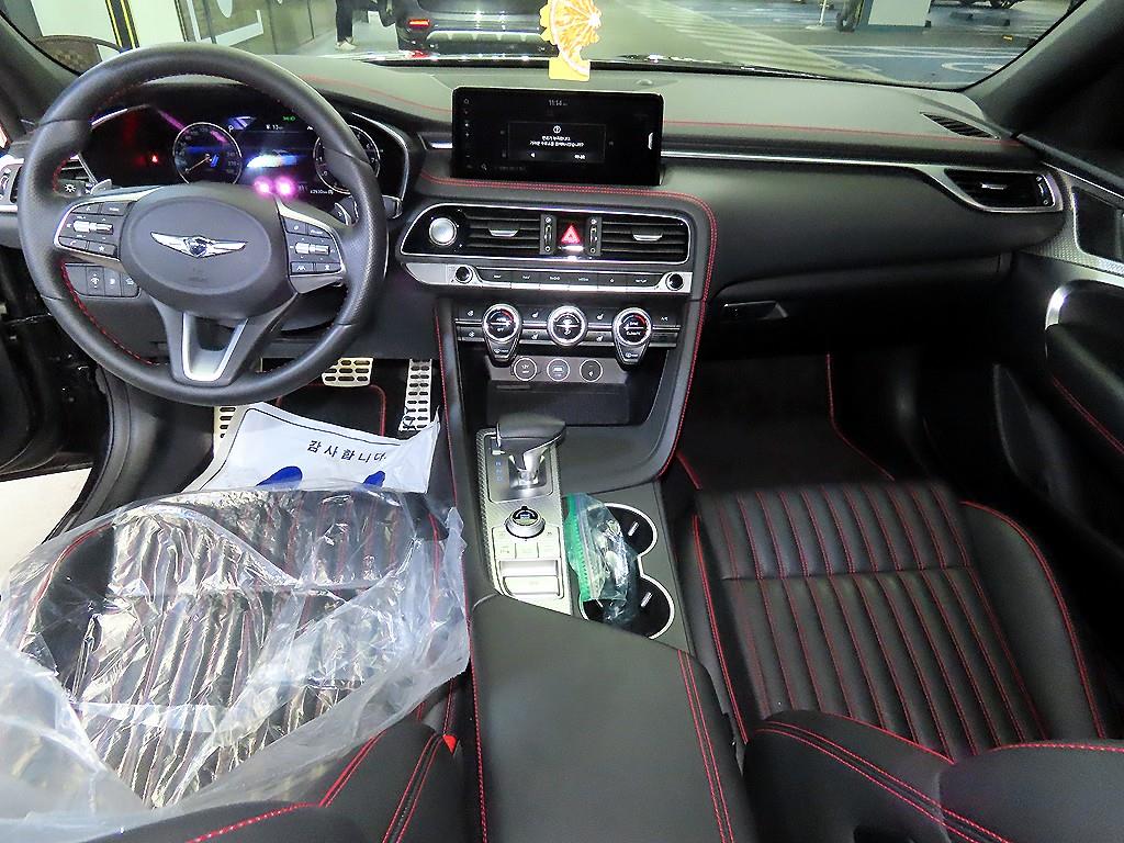 Genesis G70 - Vista 10