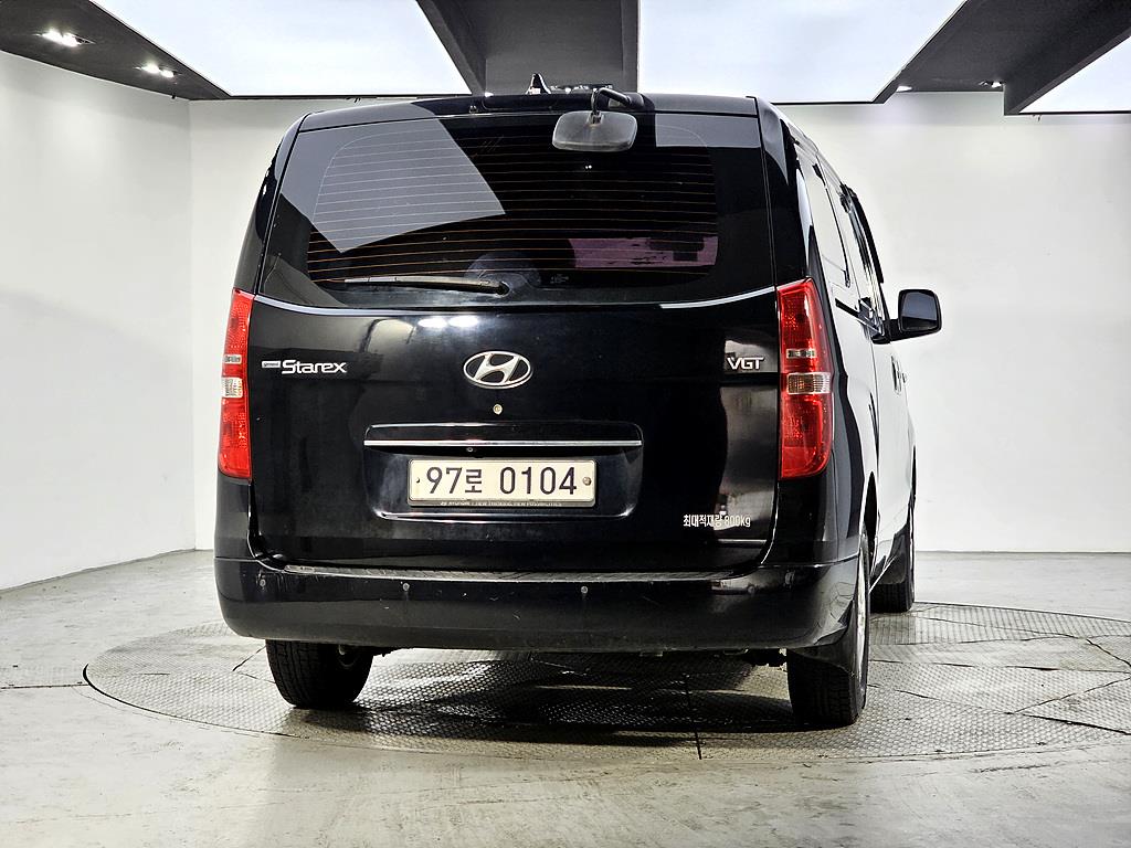 HYUNDAI Starex - Vista 3