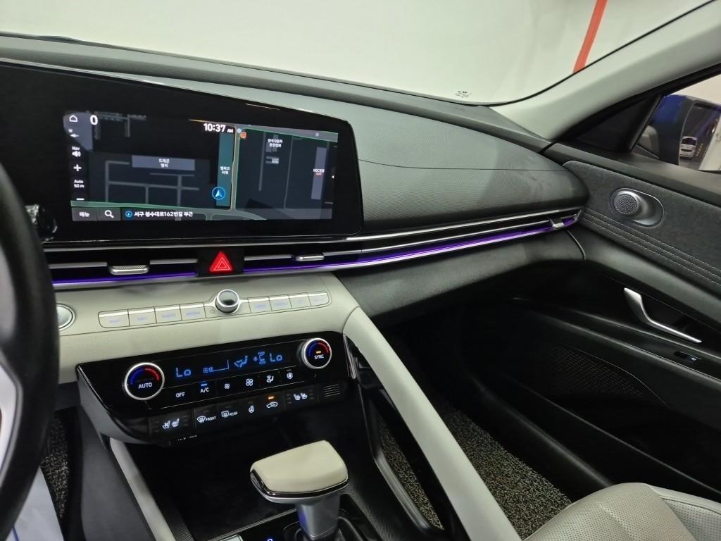 HYUNDAI Avante - Vista 10