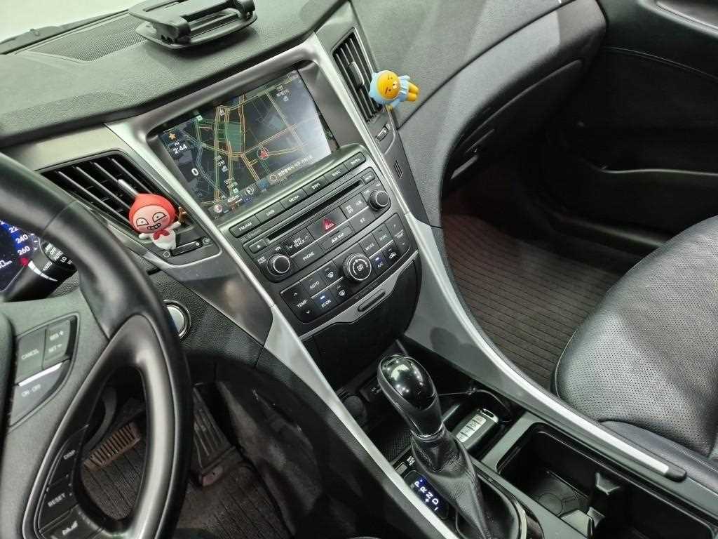 HYUNDAI Sonata - Vista 10