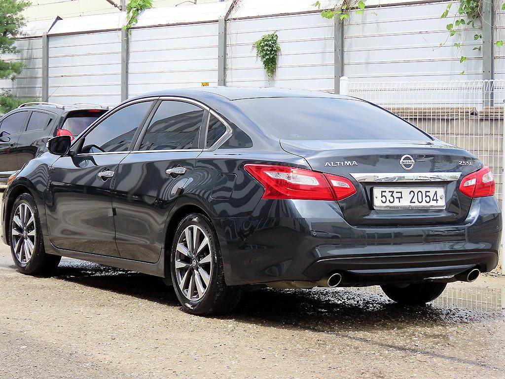 Nissan Altima - Vista 3
