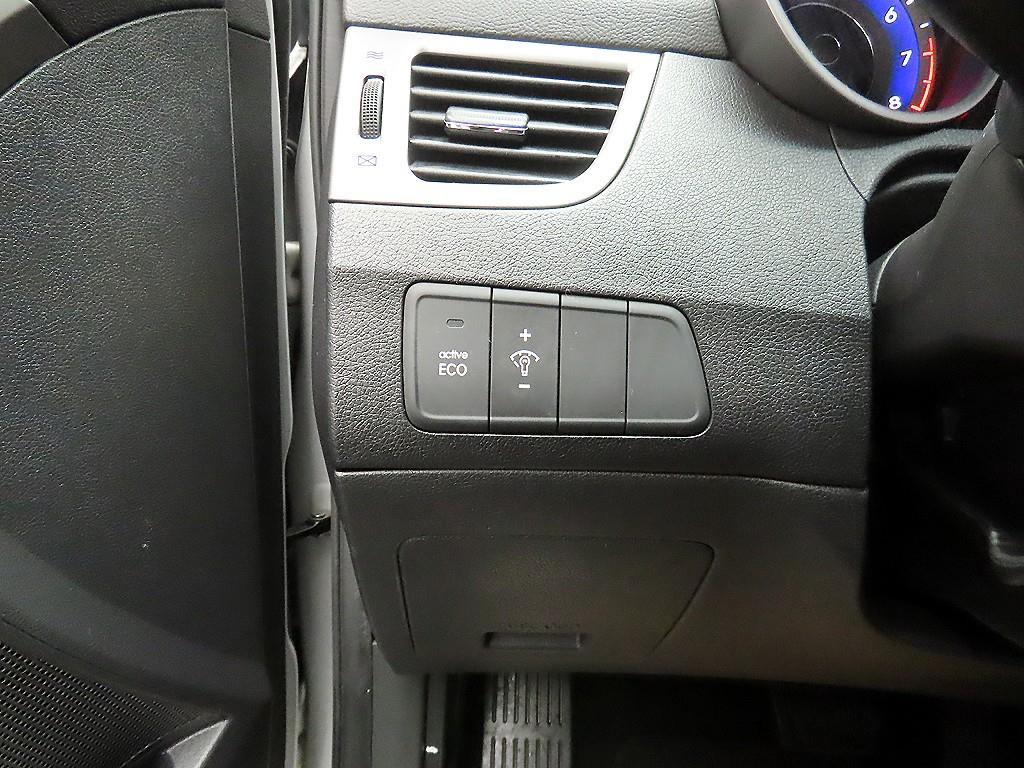 HYUNDAI Avante - Vista 12
