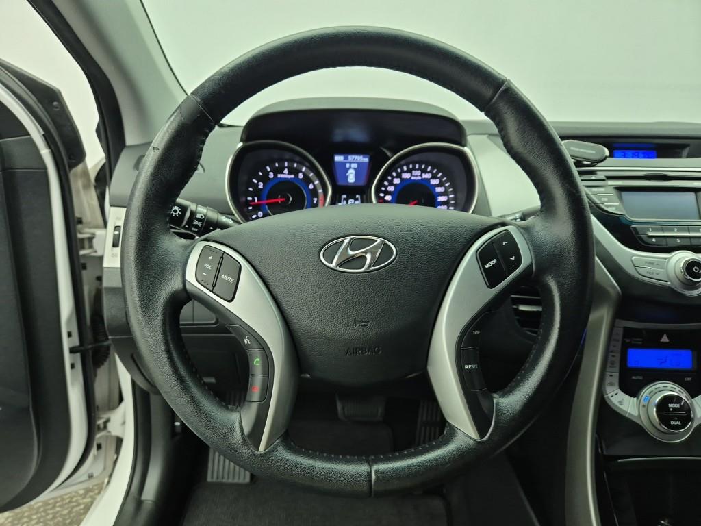 HYUNDAI Avante - Vista 9
