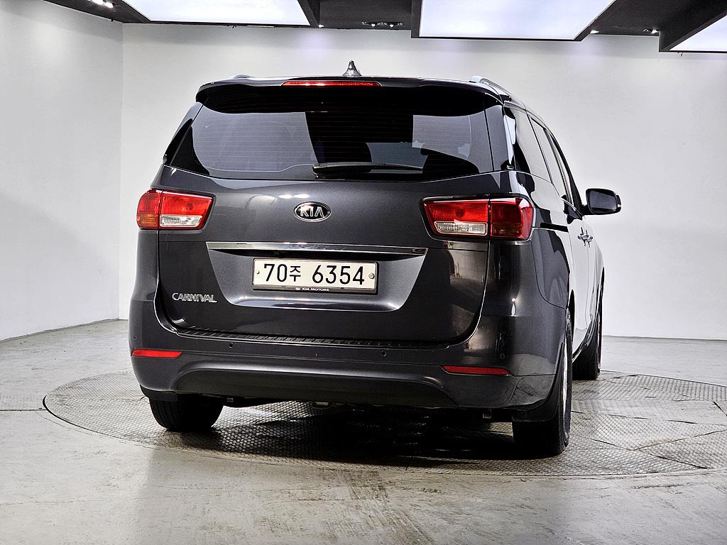KIA Carnival - Vista 3