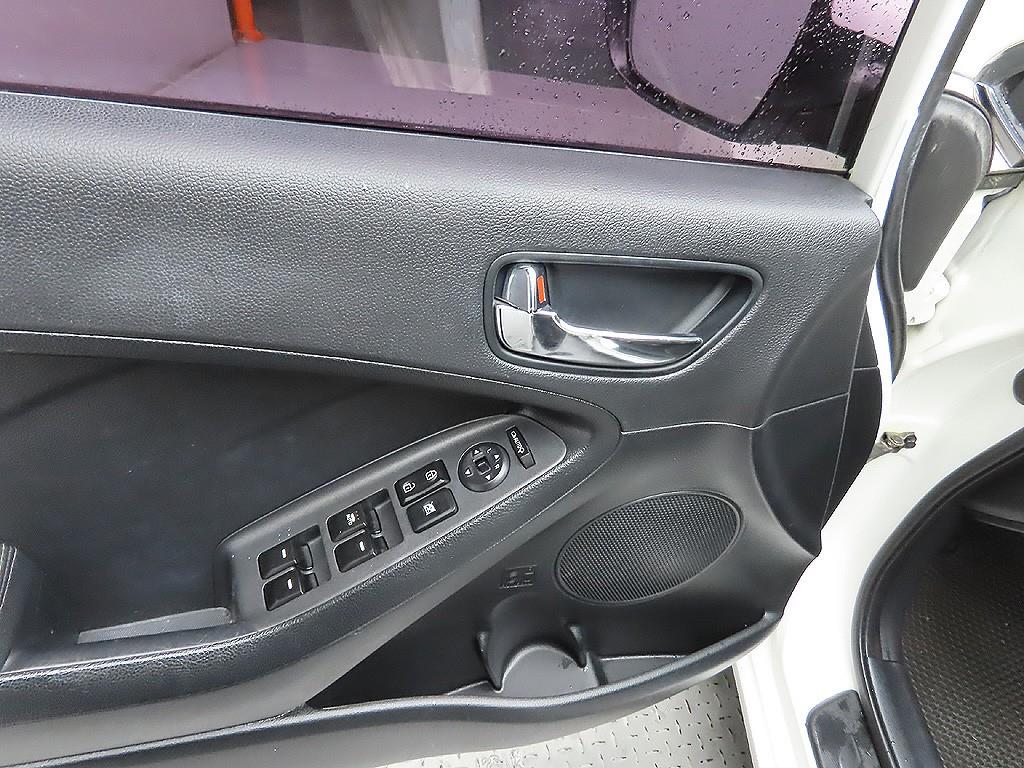 KIA K3 2013 Blanco - Importación desde Corea - HF Imports Iquique - Foto 10