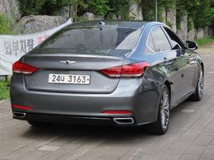 HYUNDAI Genesis - Vista 6