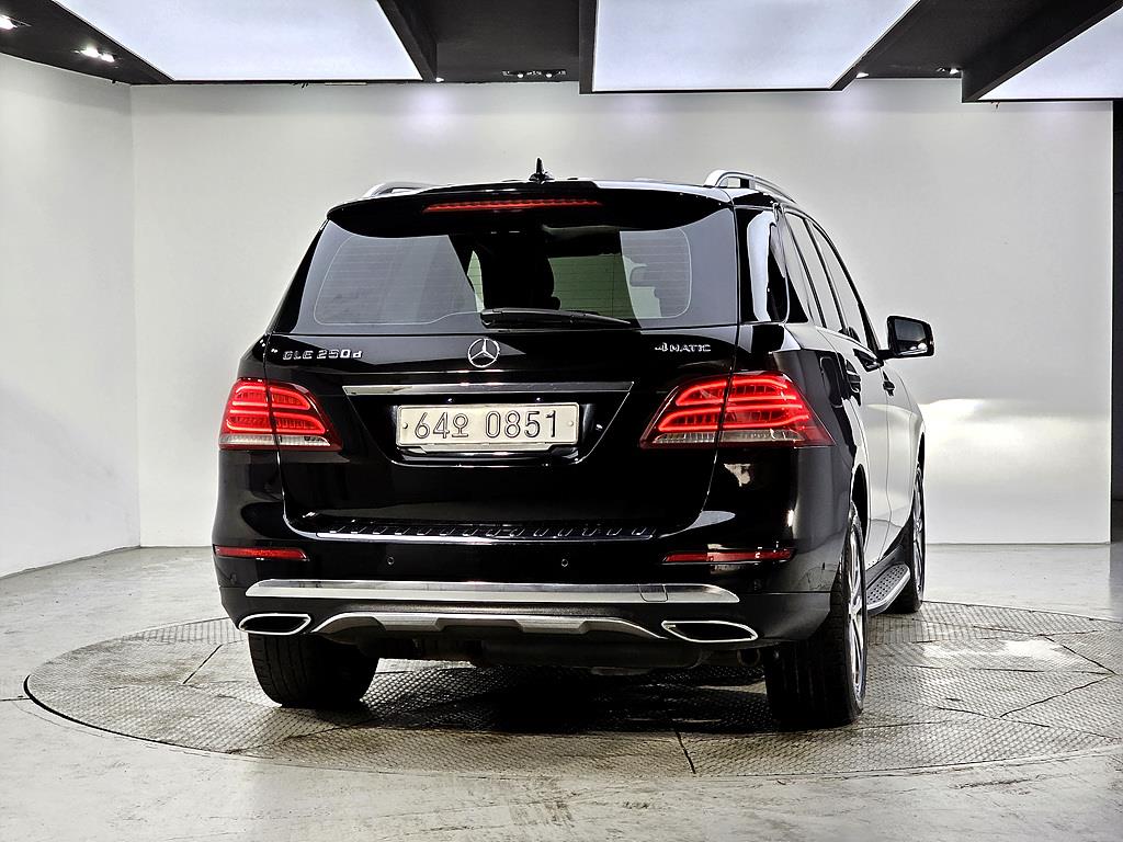 Mercedes Benz GLE Class - Vista 3