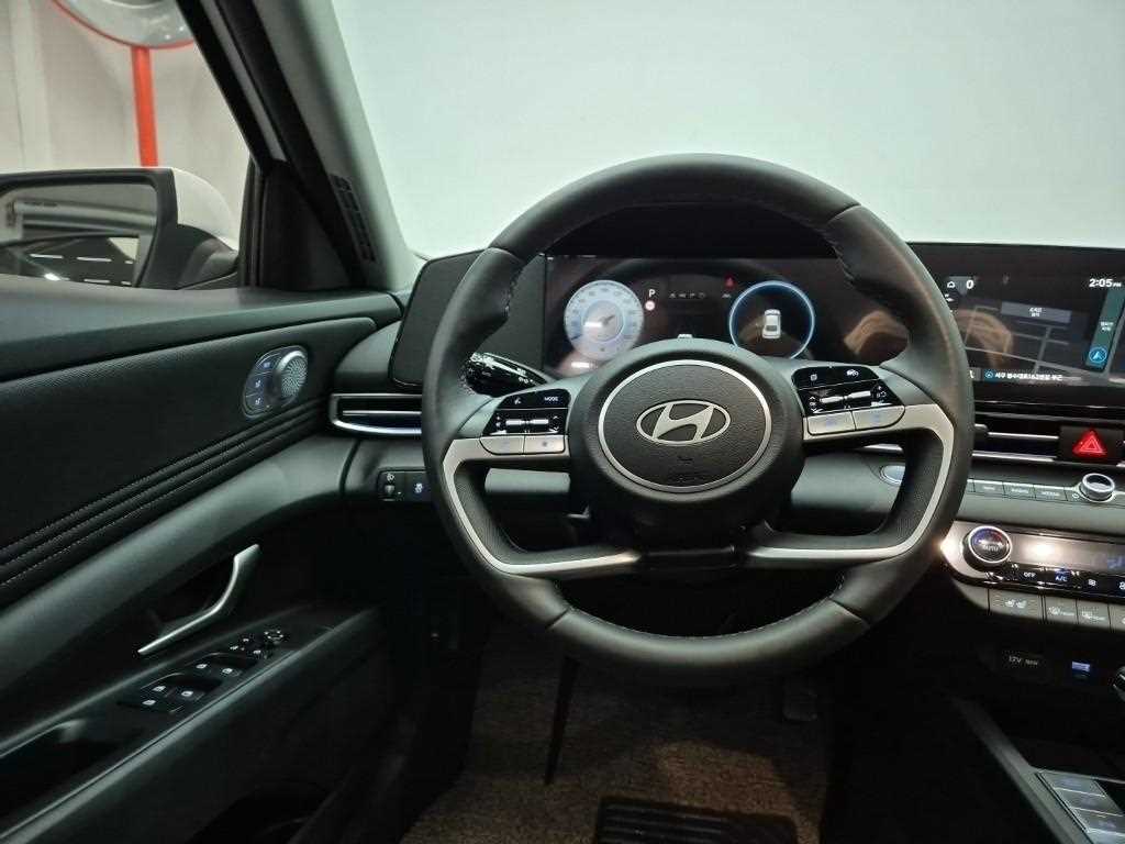 HYUNDAI Avante - Vista 9