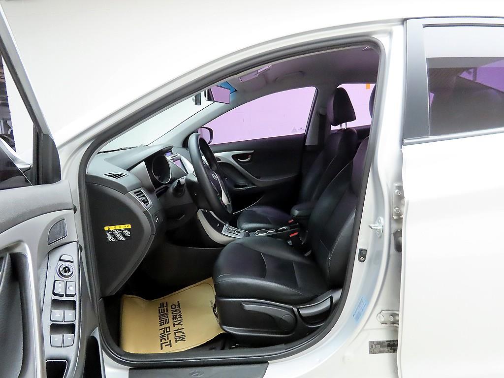 HYUNDAI Avante 2012 Plateado - Importación desde Corea - HF Imports Iquique - Foto 13