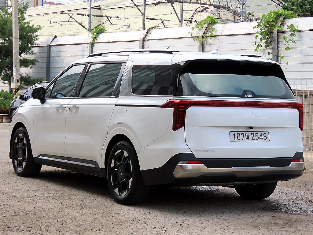 KIA Carnival - Vista 3