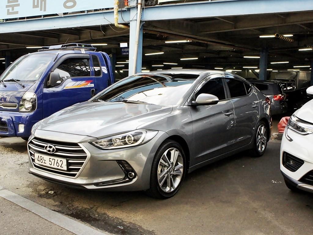 HYUNDAI Avante - Vista 3