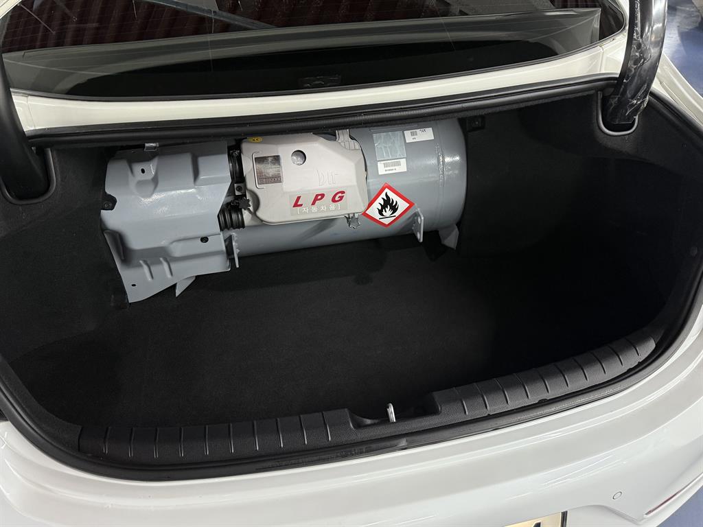 HYUNDAI Grandeur 2019 Blanco - Importación desde Corea - HF Imports Iquique - Foto 19