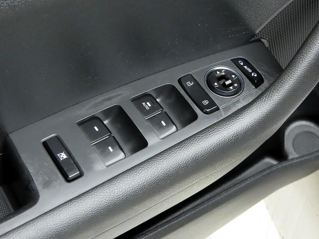 HYUNDAI Sonata - Vista 12