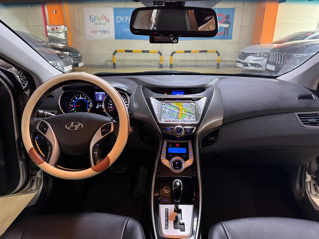 HYUNDAI Avante - Vista 7