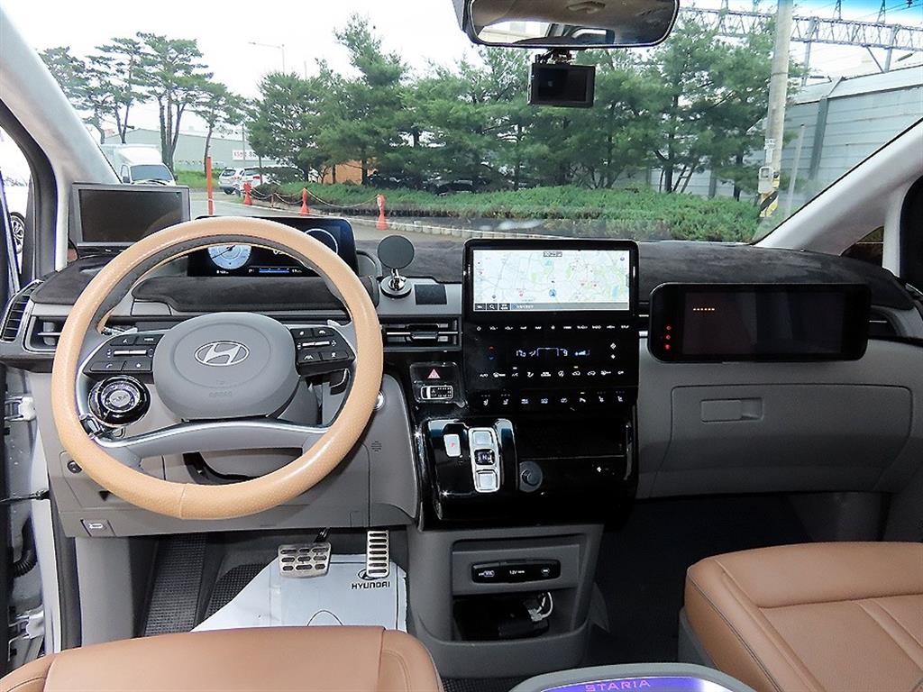 HYUNDAI Staria - Vista 8