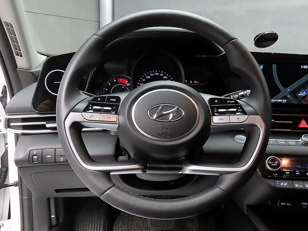 HYUNDAI Avante - Vista 9