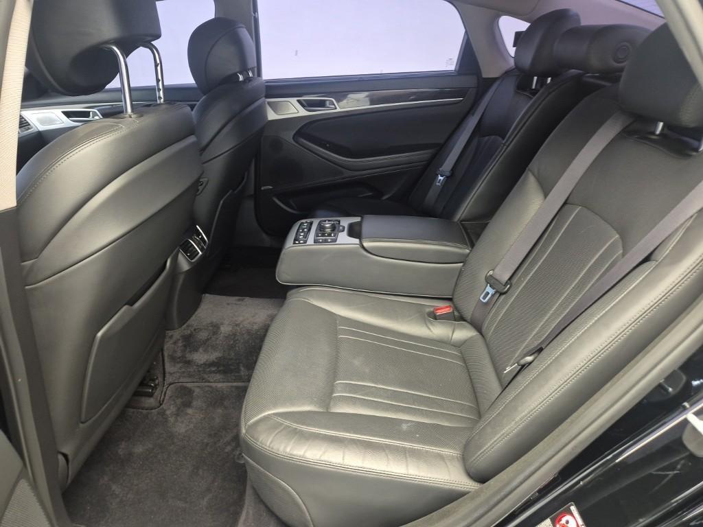 Genesis G80 - Vista 12