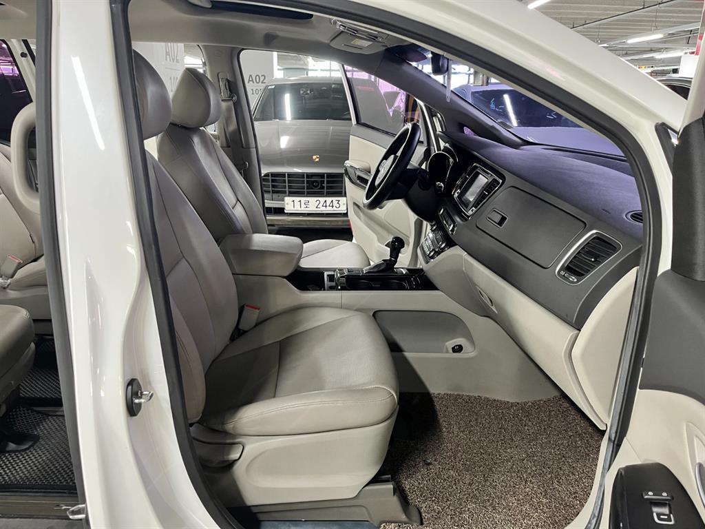 KIA Carnival - Vista 7