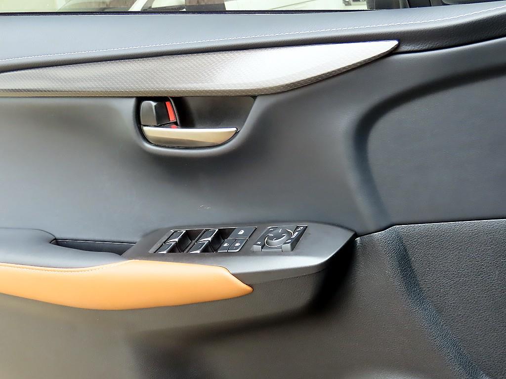 Lexus NX - Vista 11