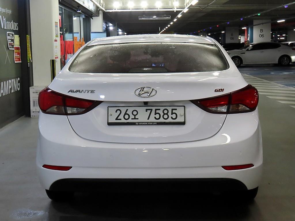 HYUNDAI Avante - Vista 5